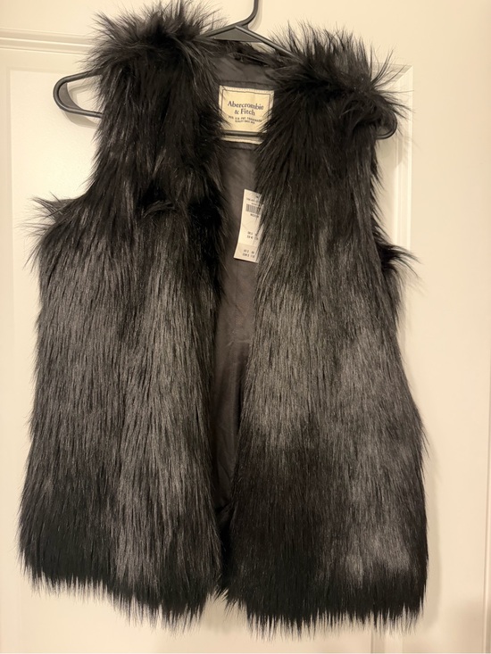 Abercrombie & Fitch Jackets & Blazers - Abercrombie & Fitch Black Faux Fur Vest